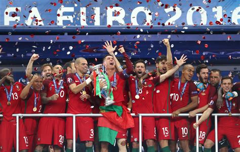 UEFA Euro 2016 .